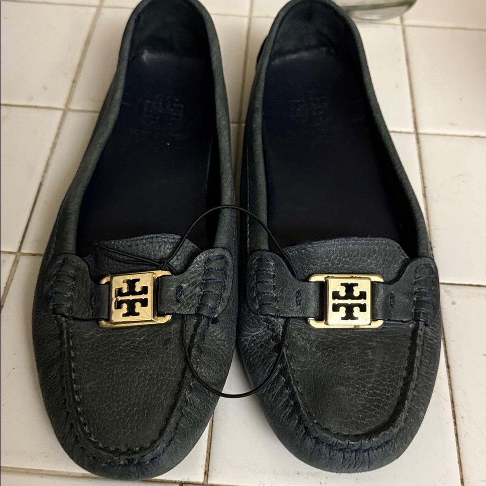 Tory Burch Kendrick Black Leather Driving Loafers with Gold Logo Classic Comfort - Picture 14 of 14